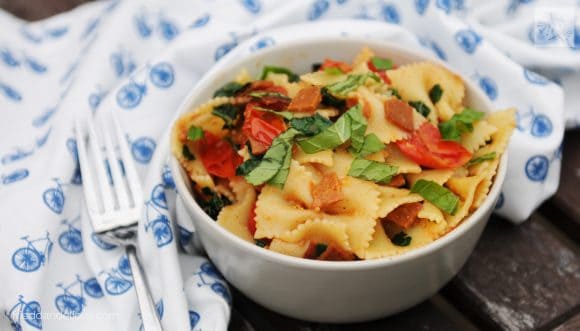 BLT pasta with vegan bacon